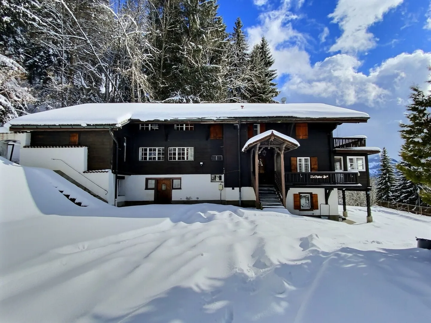 Immeuble mixte avec vue alpine - Photo 1 sur 4