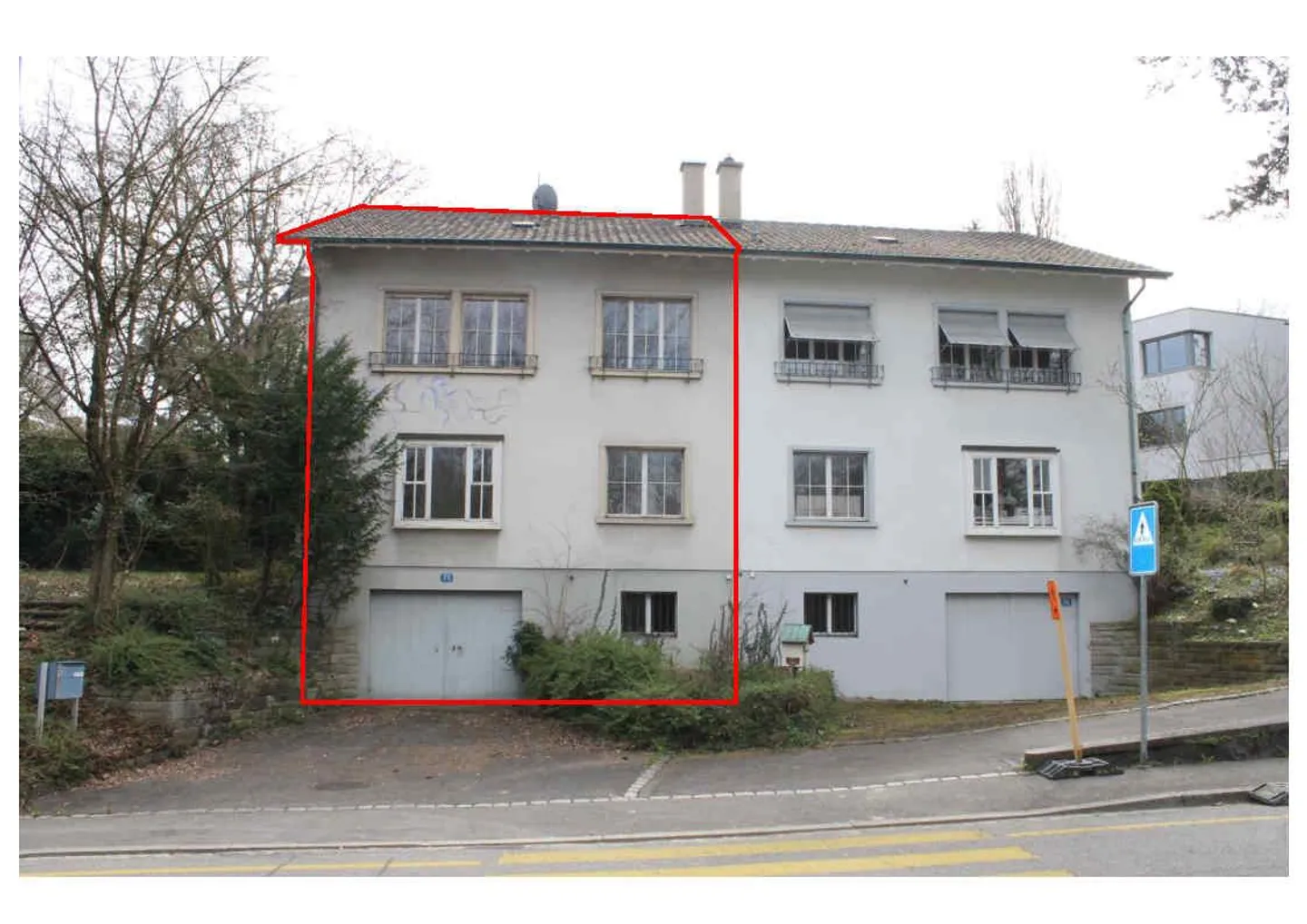Maison individuelle semi-détachée nécessitant des rénovations - Photo 1 sur 11