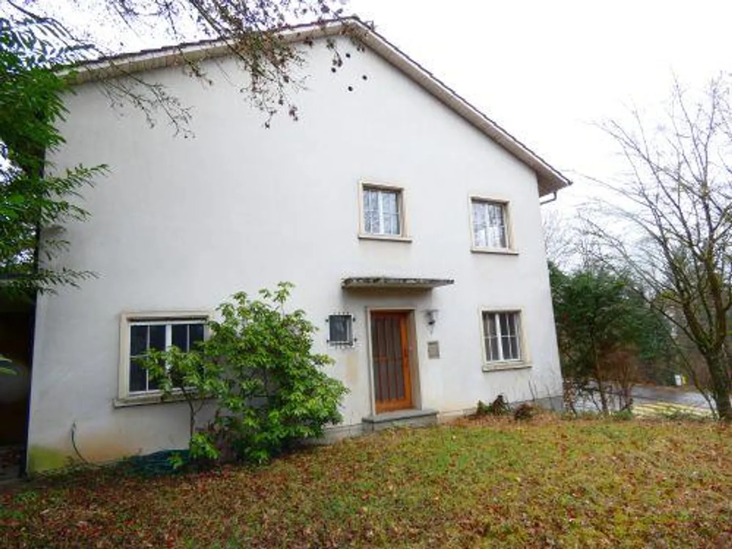 Maison individuelle semi-détachée nécessitant des rénovations - Photo 3 sur 11