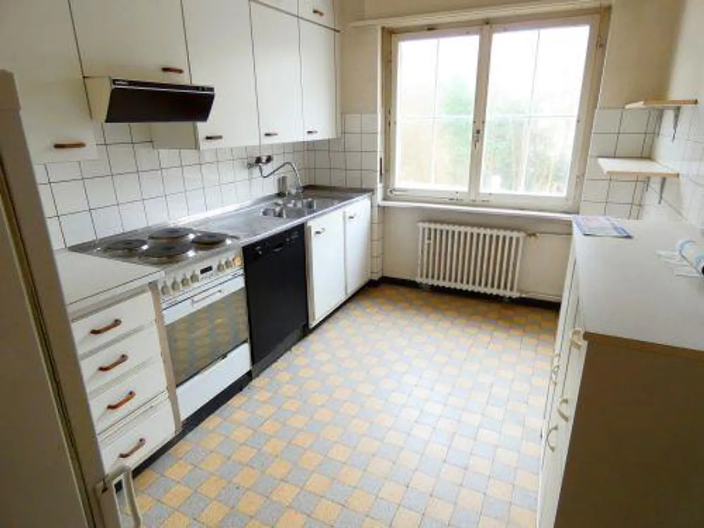 Maison individuelle semi-détachée nécessitant des rénovations - Photo 8 sur 11