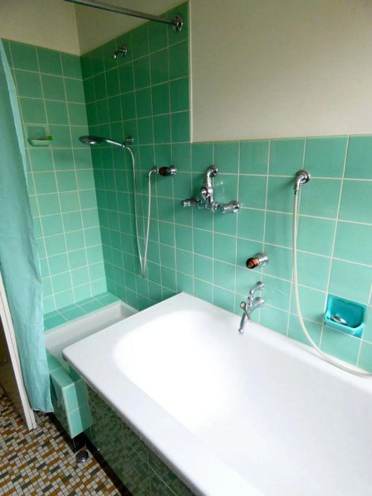 Maison individuelle semi-détachée nécessitant des rénovations - Photo 9 sur 11
