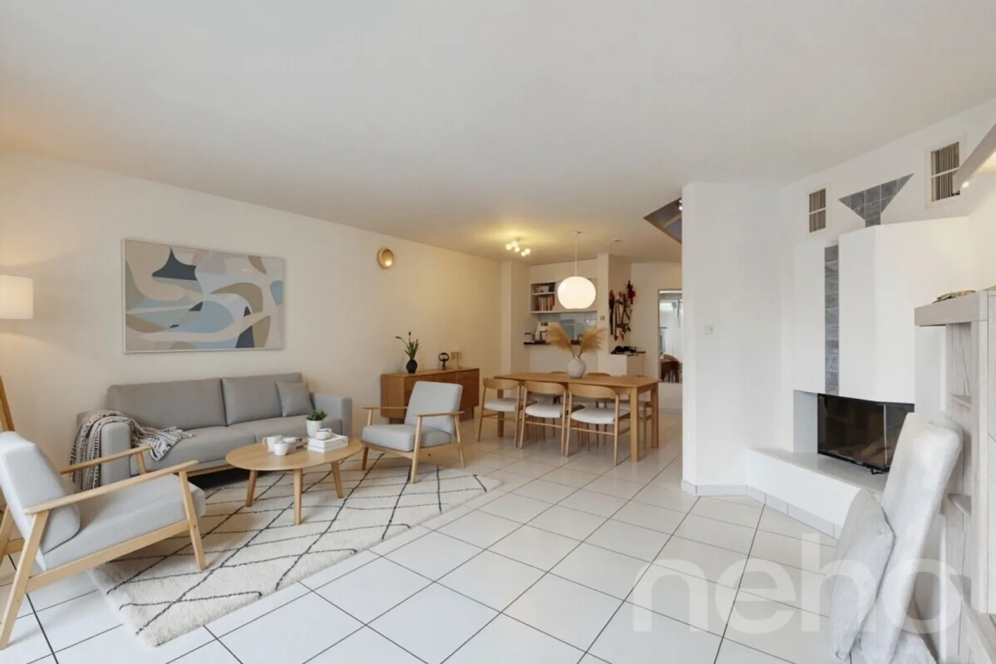 Vie confortable sur deux étages avec terrasse ensoleillée - Photo 1 sur 10