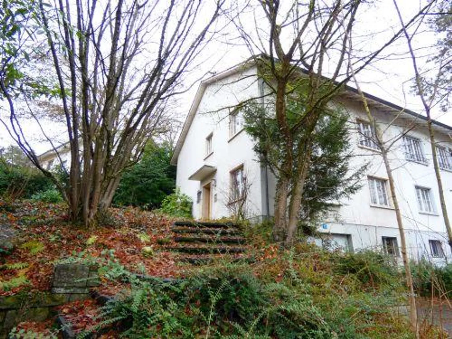 Maison individuelle semi-détachée nécessitant des rénovations - Photo 4 sur 11