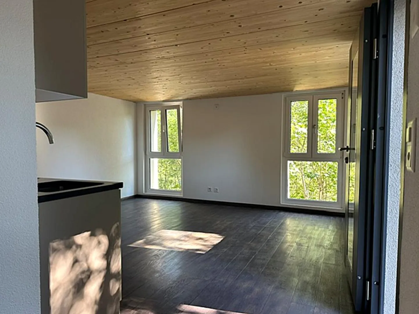 Appartement spacieux de 2,5 pièces avec coin salon - Photo 2 sur 6