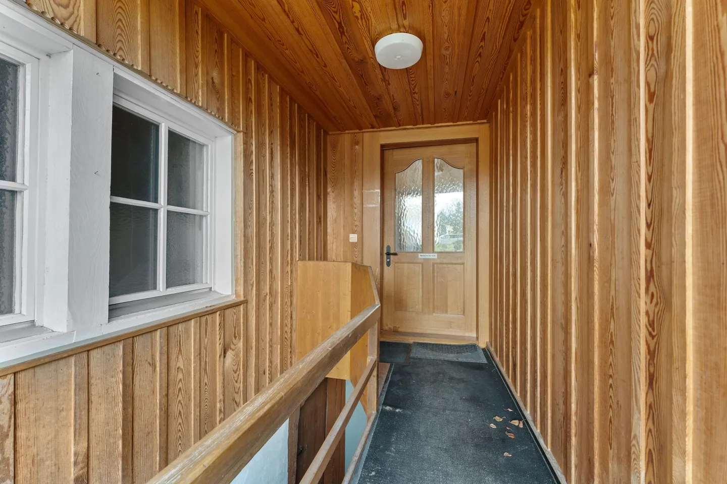 Two-family house / single-family house with apartment - Photo 2 of 30