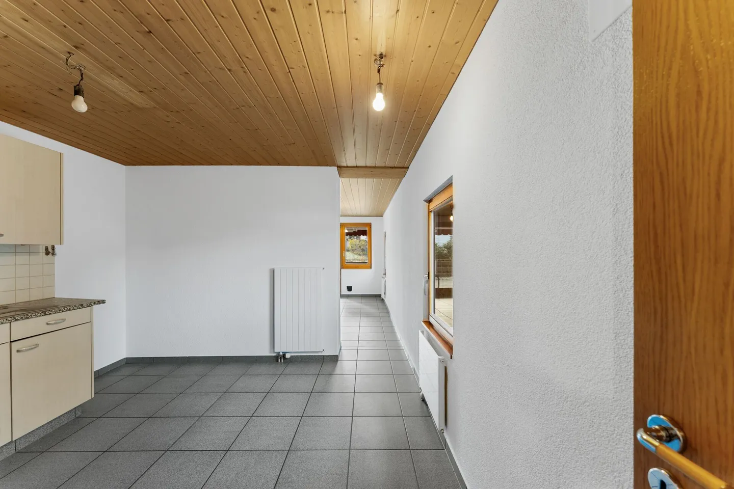 Two-family house / single-family house with apartment - Photo 5 of 30