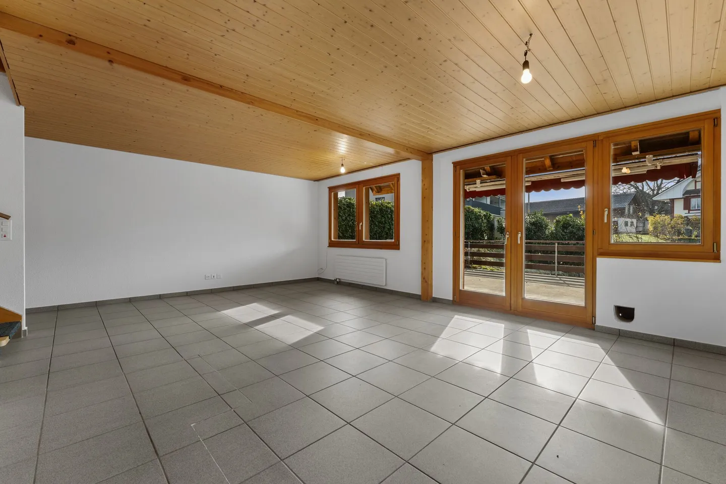 Two-family house / single-family house with apartment - Photo 8 of 30