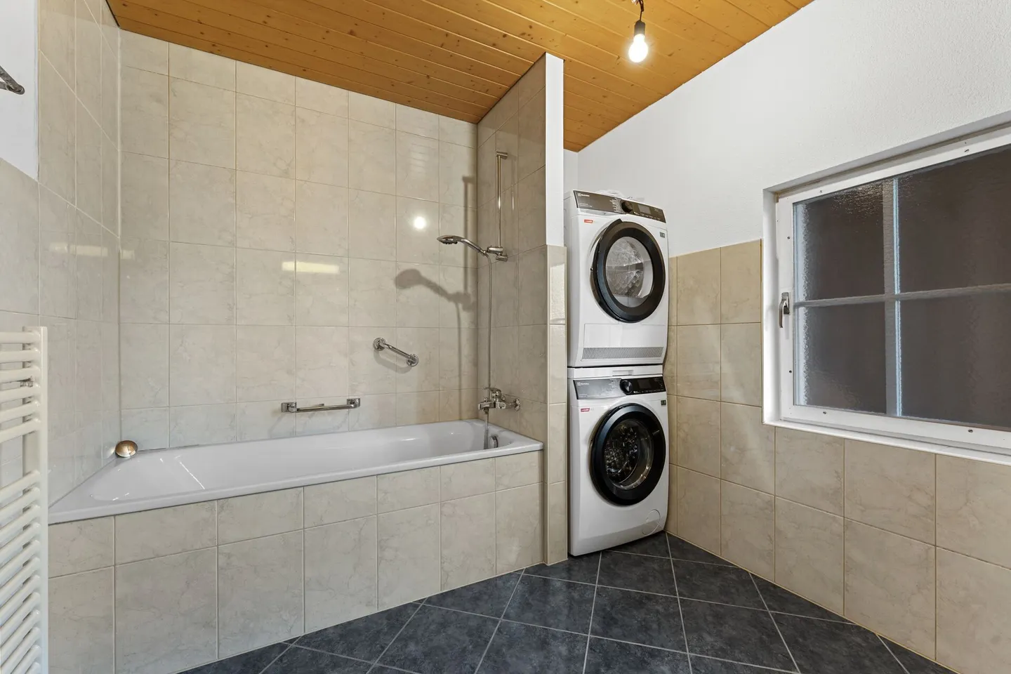 Two-family house / single-family house with apartment - Photo 10 of 30