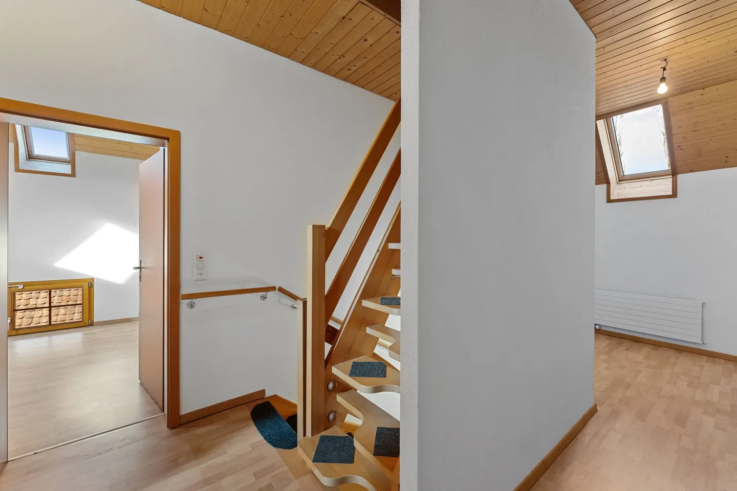 Two-family house / single-family house with apartment - Photo 18 of 30