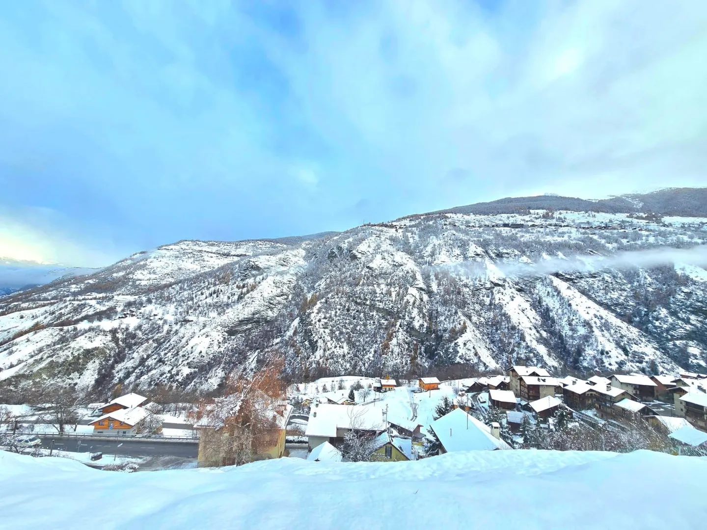 Building plot with 1047 m2 and views of the mountains and the valley in Val d'Hérens - Photo 1 of 11