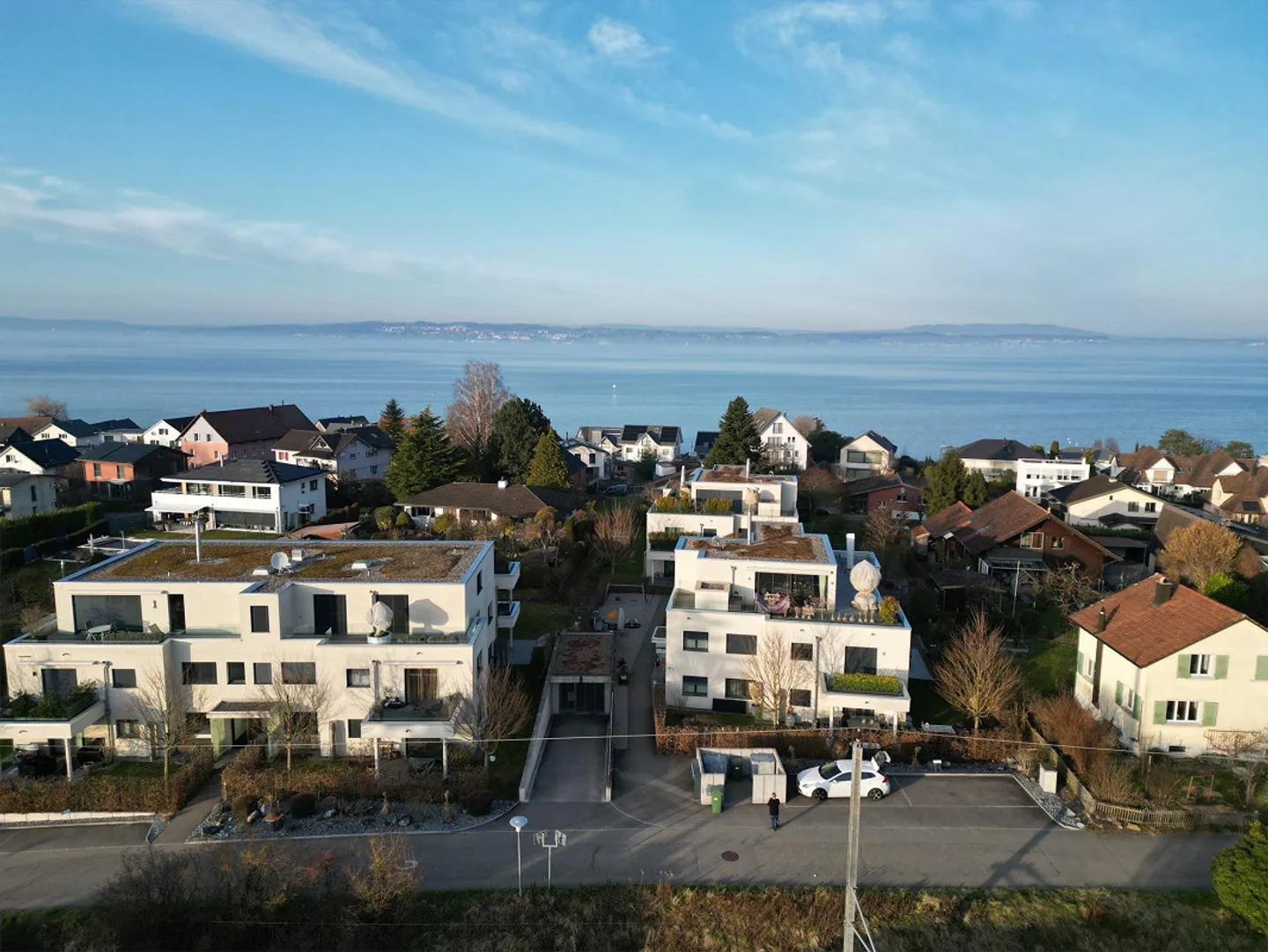 Place de parking souterrain moderne près du lac et à côté de la gare - Photo 1 sur 8