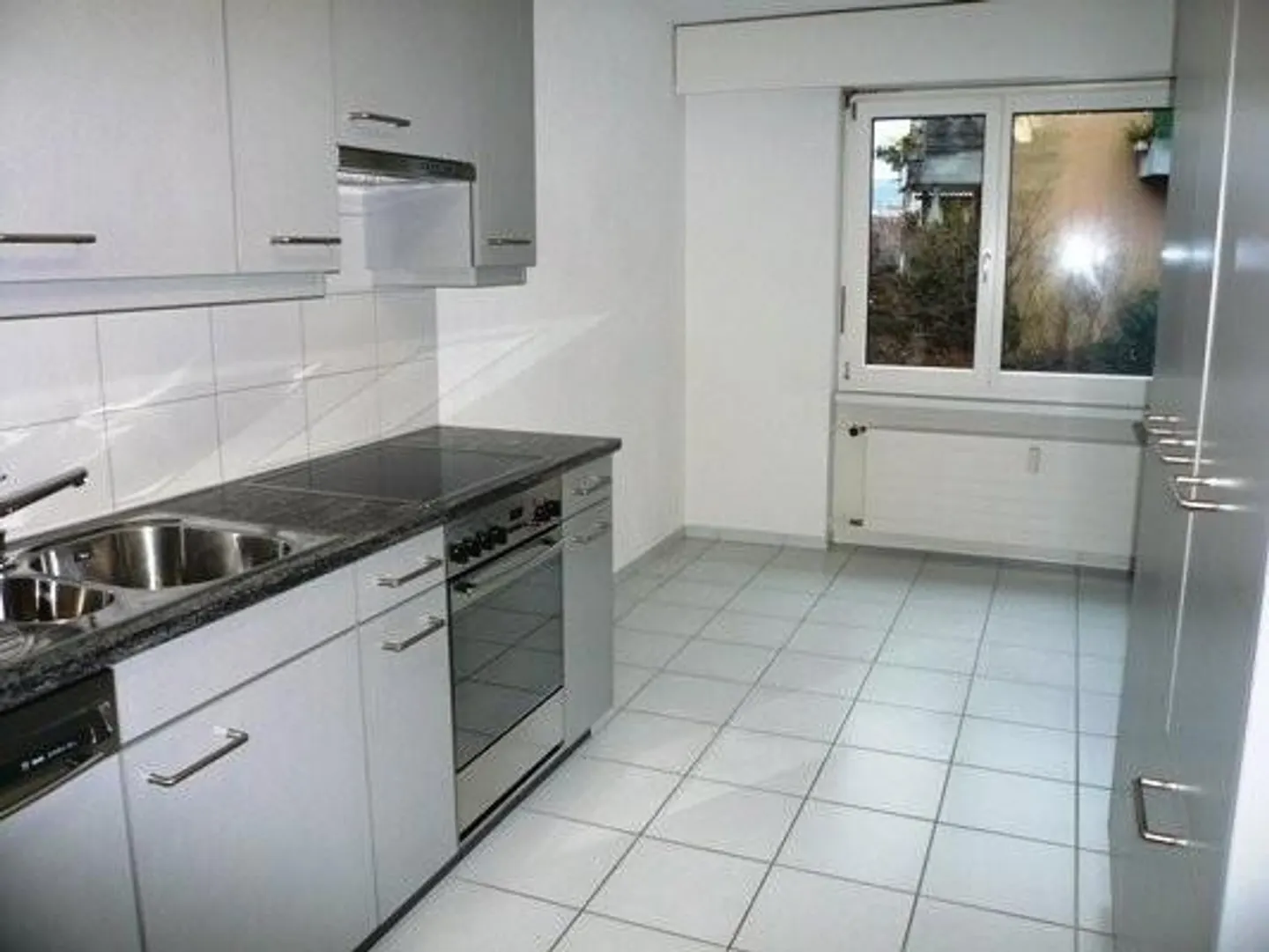 RENT WITHOUT DEPOSIT - On the southern slope of Geroldswil - Photo 2 of 7