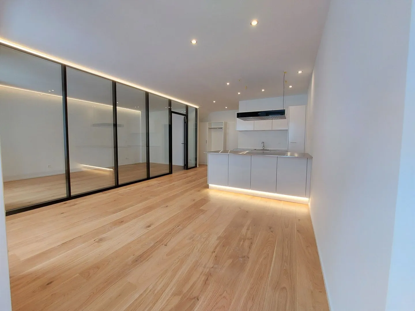 Renovated apartment for rent - Photo 2 of 9