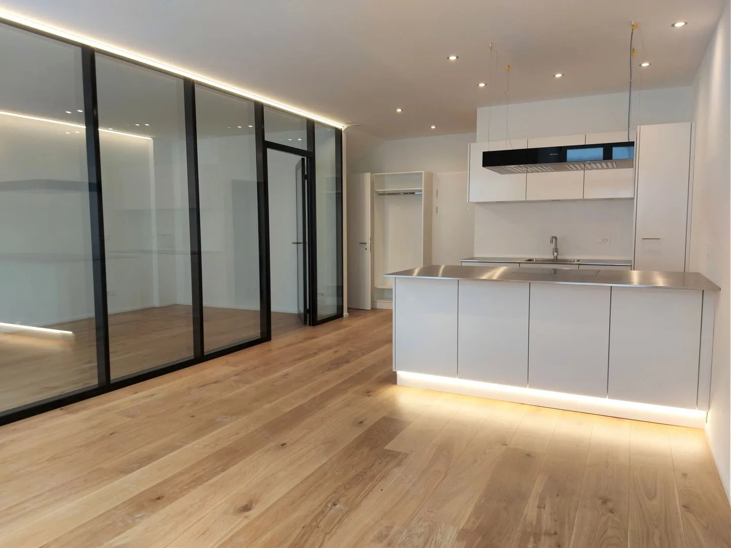 Renovated apartment for rent - Photo 4 of 9