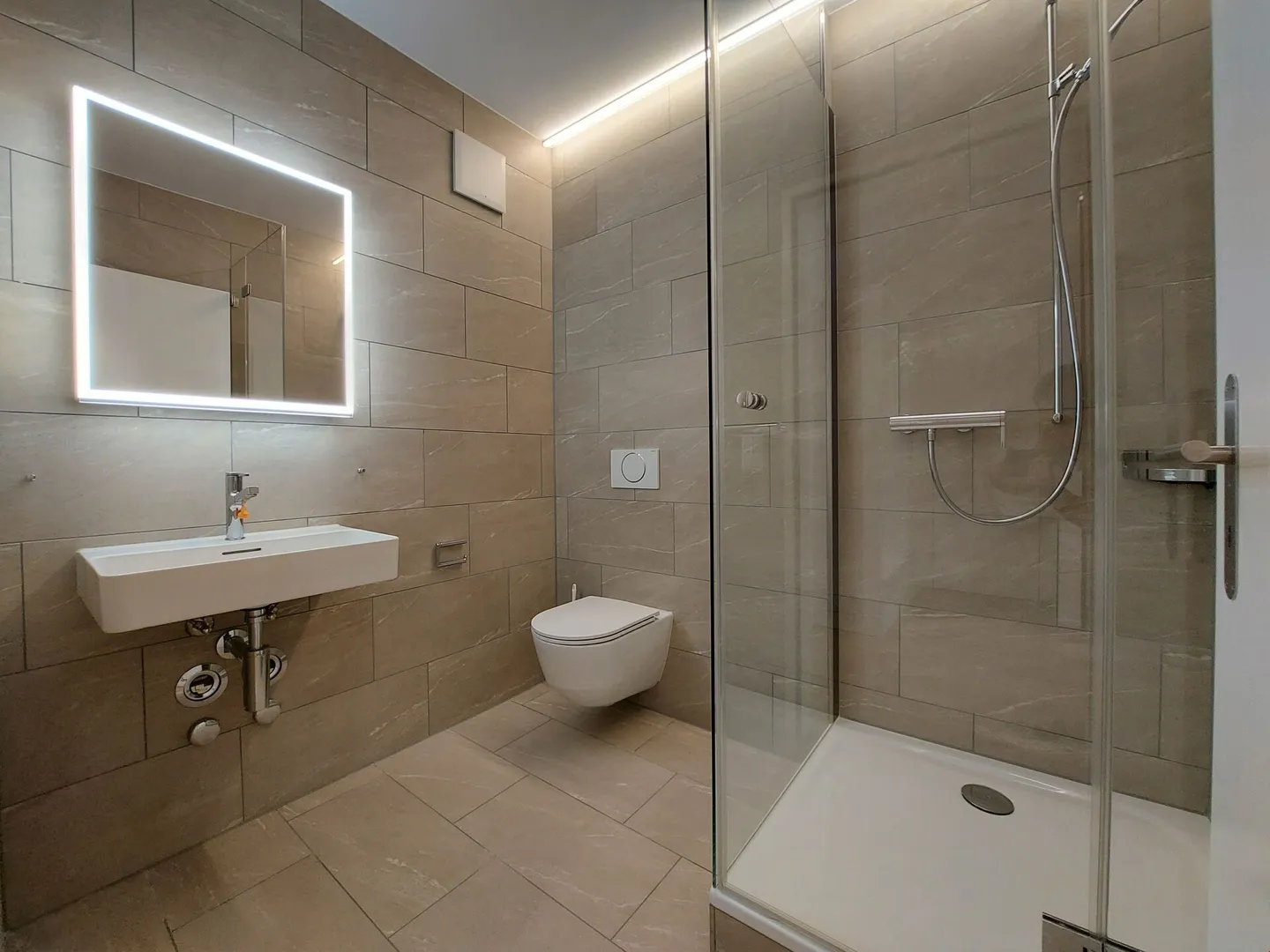 Renovated apartment for rent - Photo 5 of 9