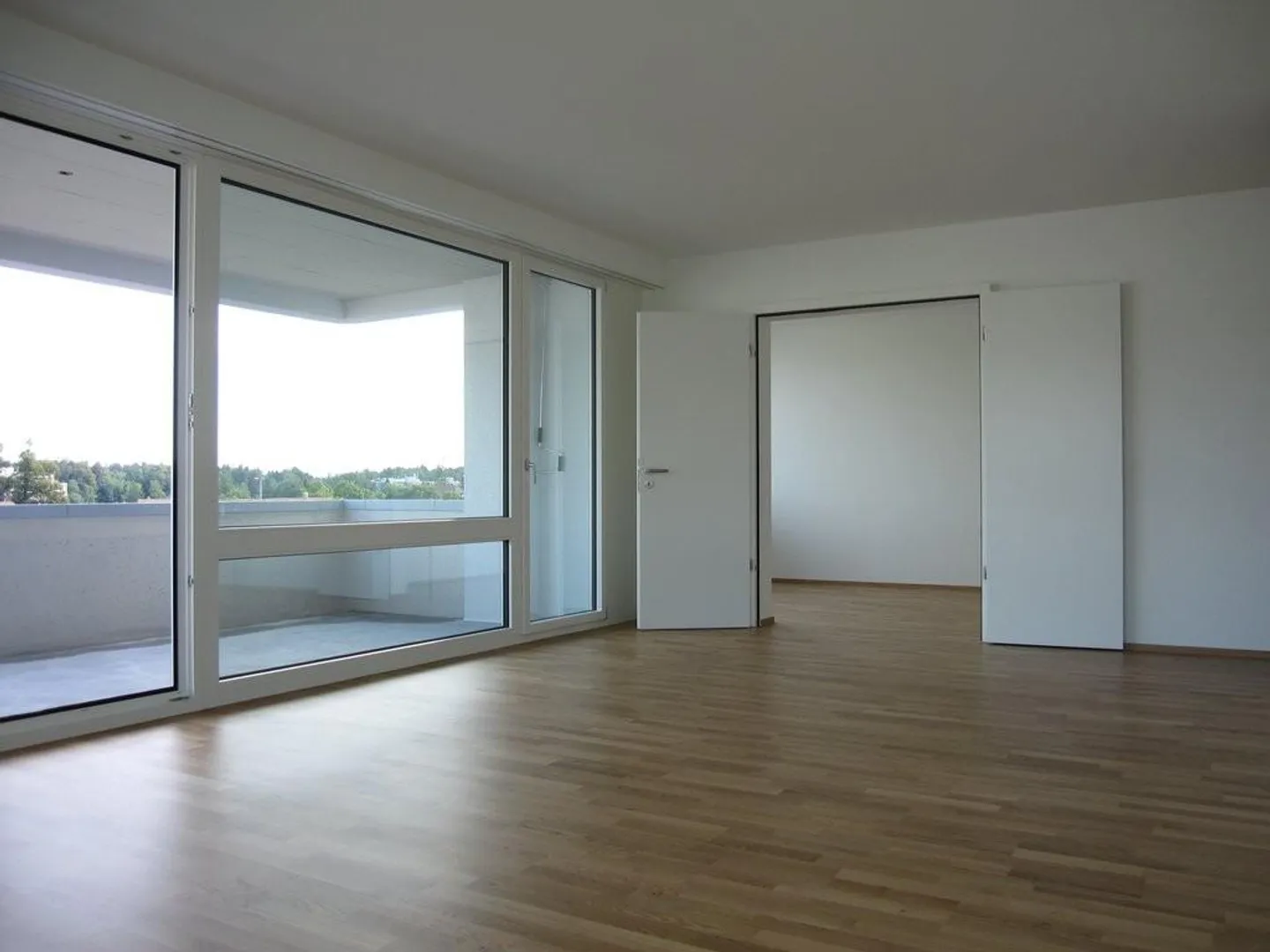 Vicino a WestSide: Appartamento familiare moderno con 2 balconi - Foto 3 di 5