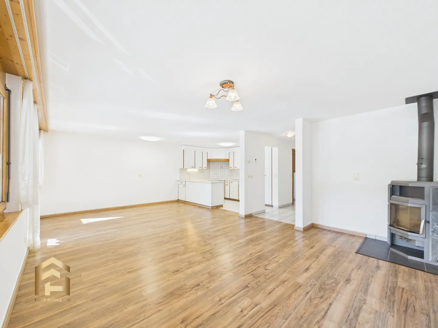 Bright, spacious 4.5-room apartment with balcony & lift - Photo 3 of 13