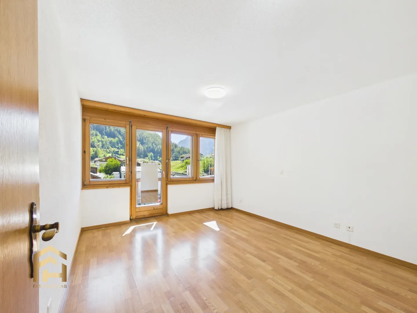 Bright, spacious 4.5-room apartment with balcony & lift - Photo 7 of 13