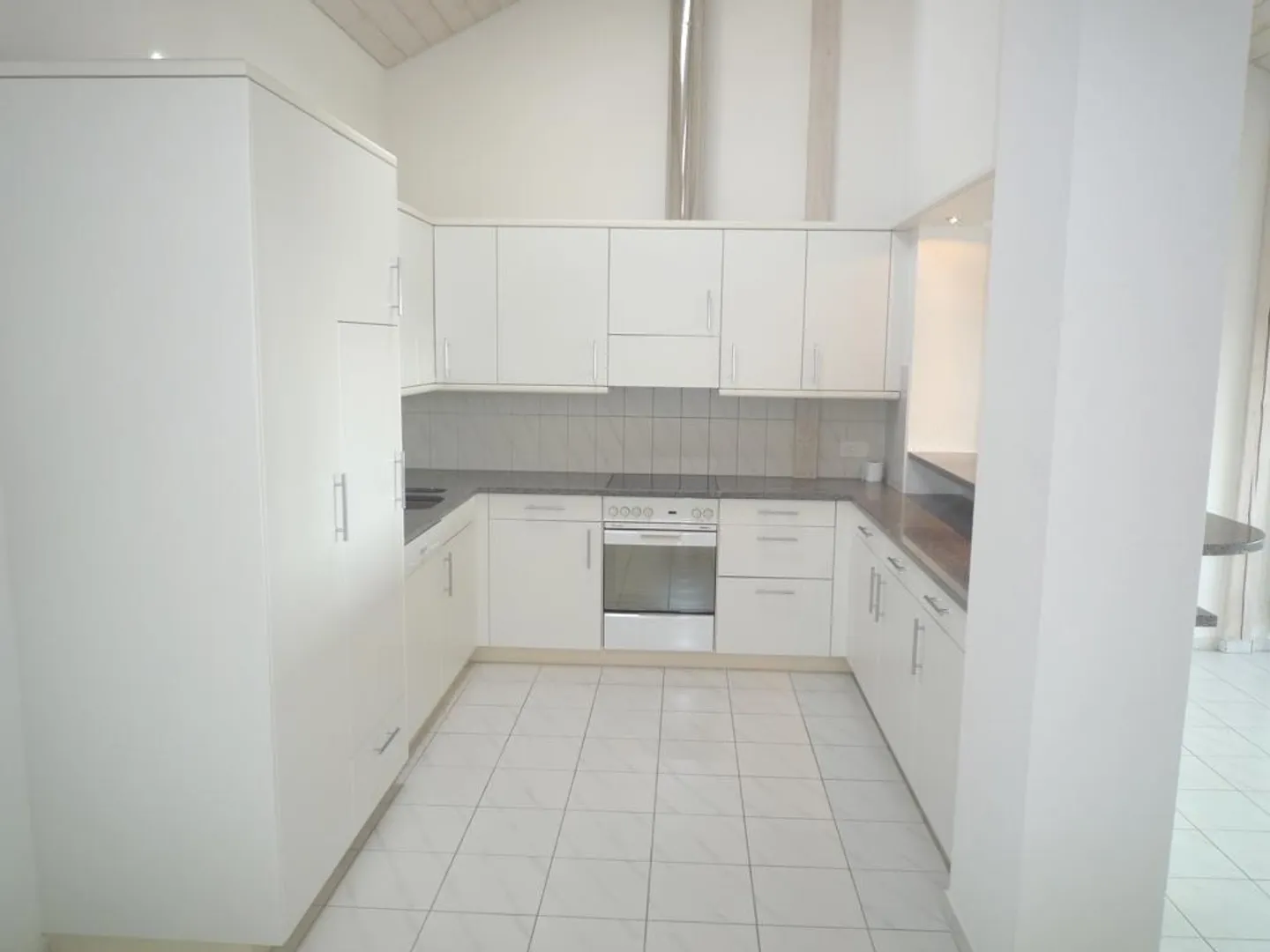 Stadtnahe 3.5-ZW à 96 m² zuoberst im 6. OG - Foto 3 von 7