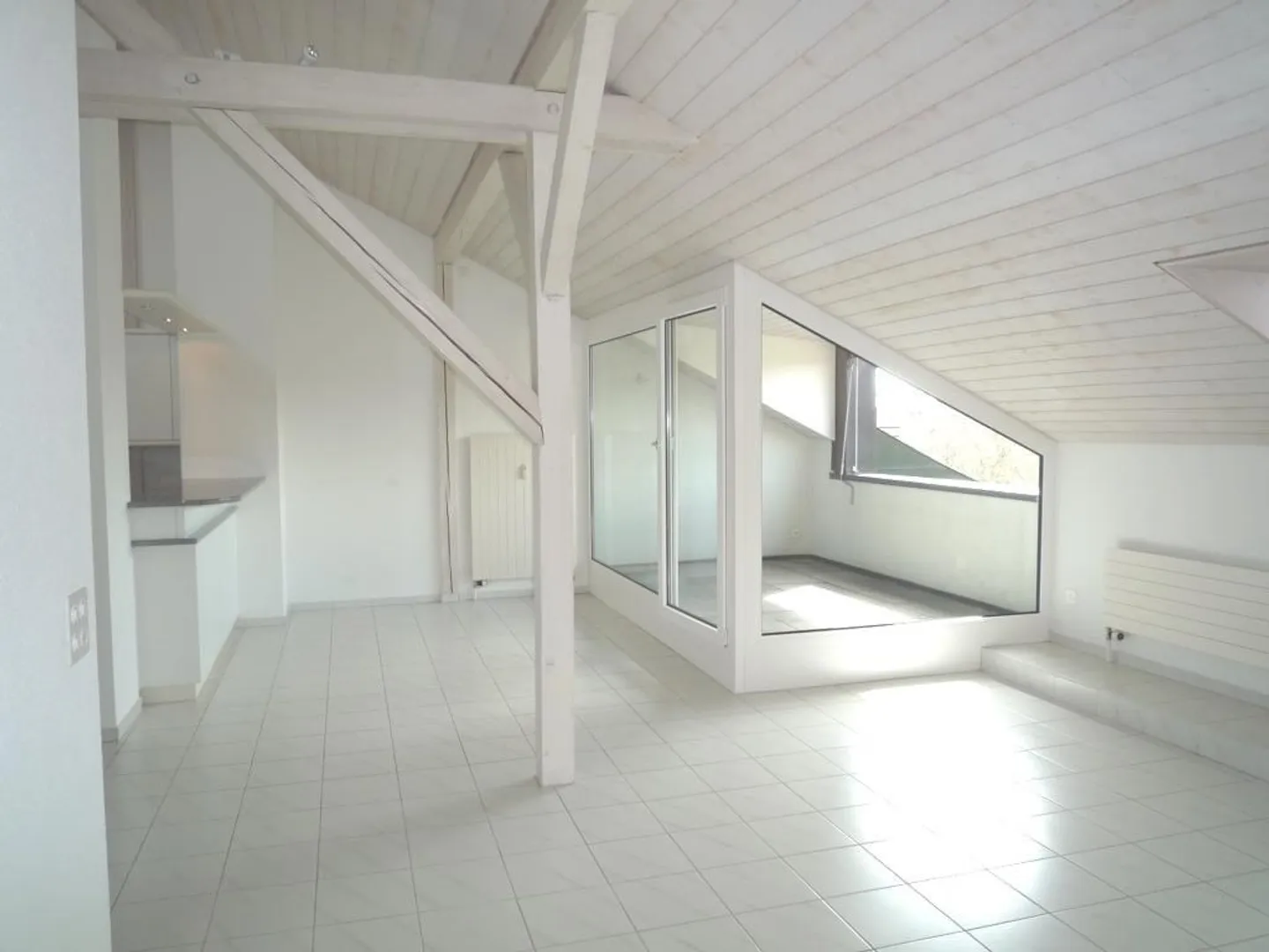 Stadtnahe 3.5-ZW à 96 m² zuoberst im 6. OG - Foto 4 von 7