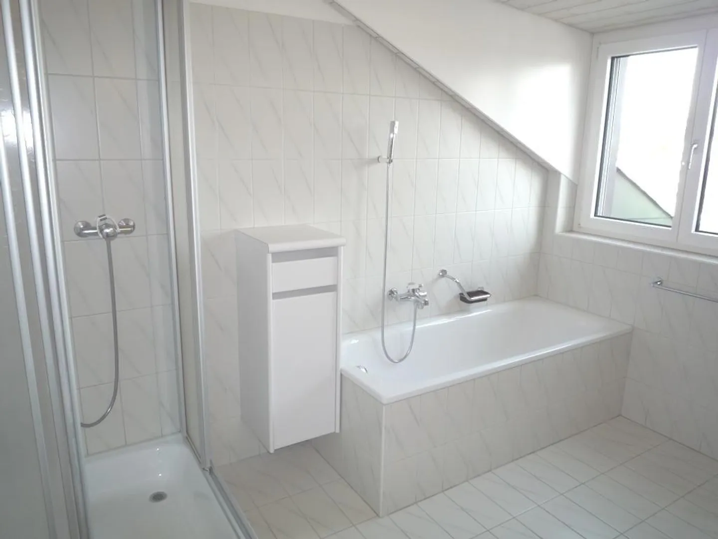 Stadtnahe 3.5-ZW à 96 m² zuoberst im 6. OG - Foto 5 von 7