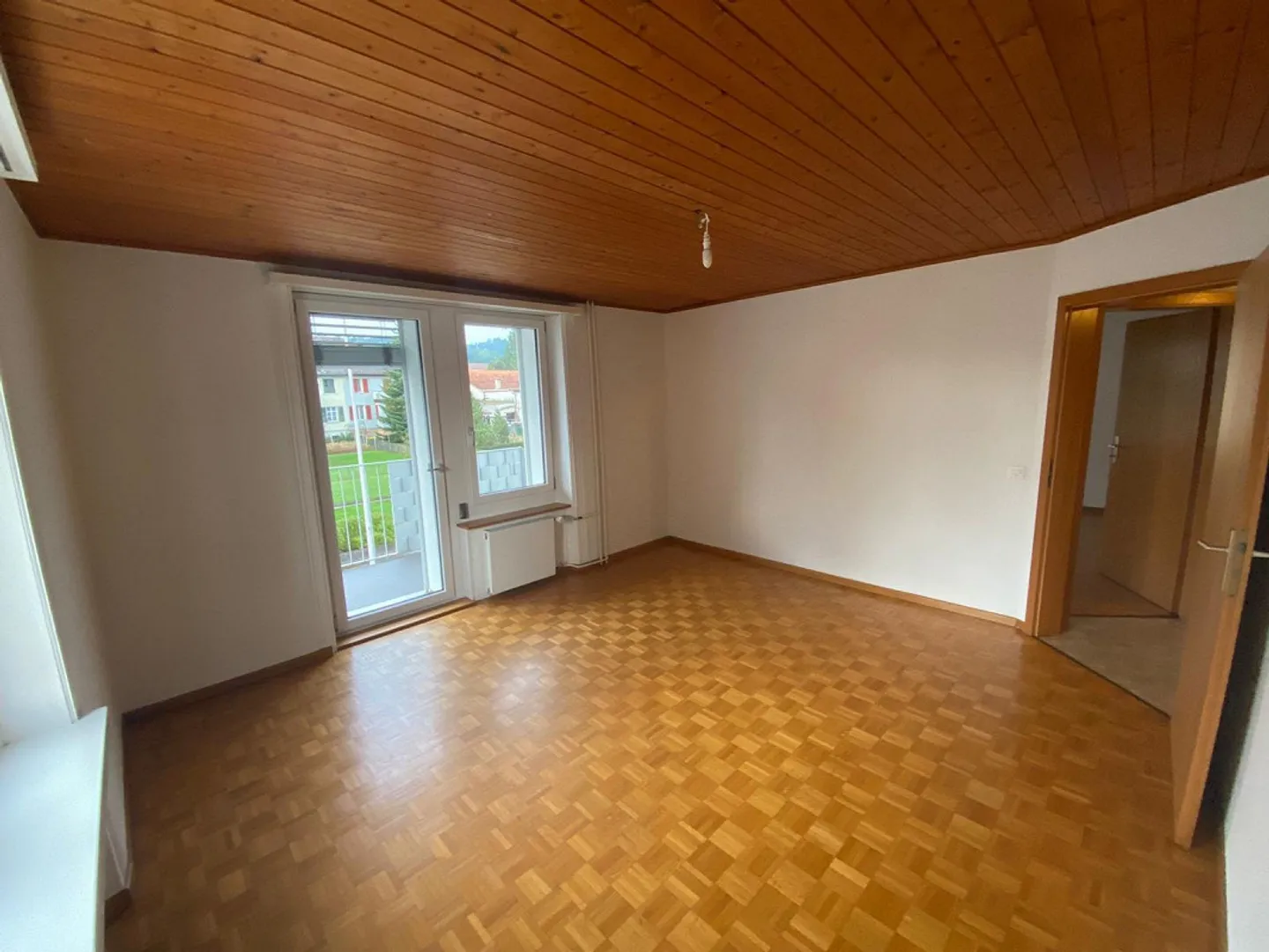 Appartamento di 4,5 stanze al piano rialzato con balcone e cantina - Foto 3 di 13