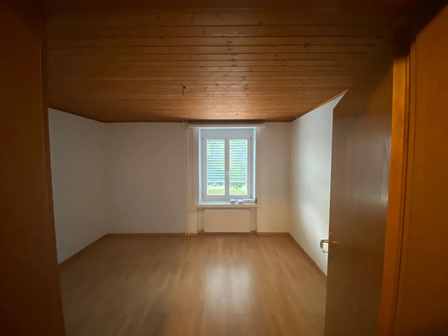 Appartamento di 4,5 stanze al piano rialzato con balcone e cantina - Foto 4 di 13