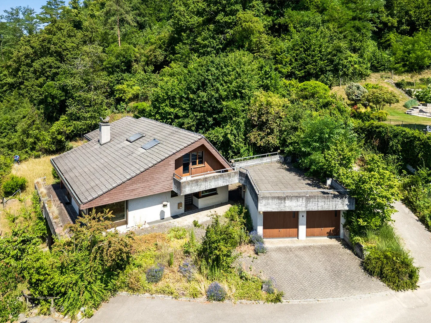 Maison résidentielle et terrain à bâtir - Investissement à double potentiel - Photo 1 sur 18