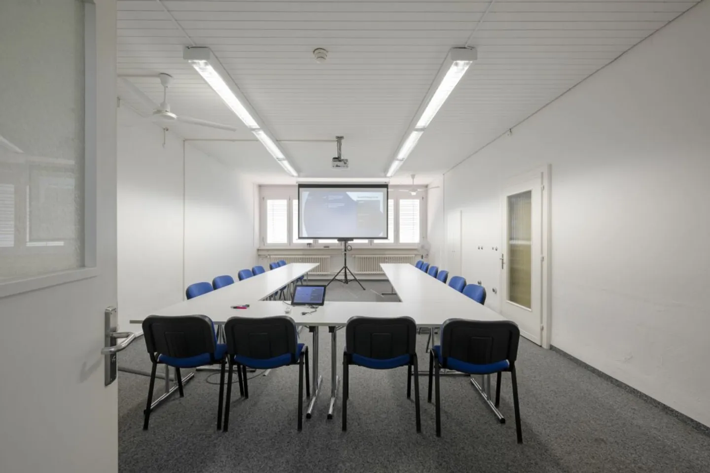 Bright rooms in the core area with good infrastructure in Aarau - Photo 1 of 9