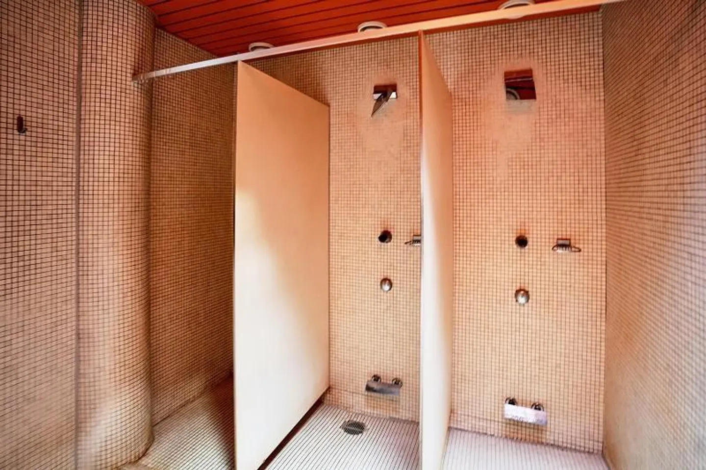 «2 1/2-Zimmer-Wohnung mit Hallenbad / appartamento di 2 1/2 locali con piscina» - Foto 20 von 26