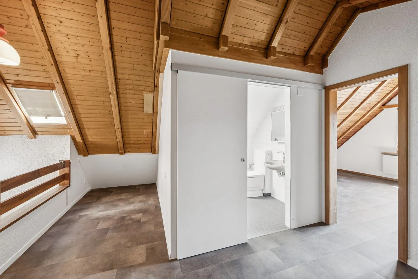 Maison résidentielle et terrain à bâtir - Investissement à double potentiel - Photo 8 sur 18