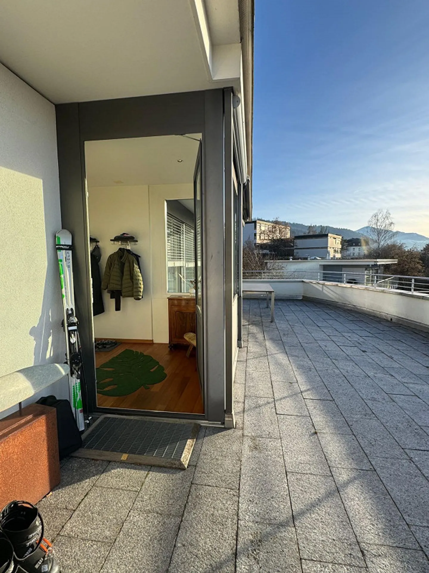 Appartement penthouse spacieux et lumineux de 3,5 pièces avec grande terrasse - Photo 6 sur 13