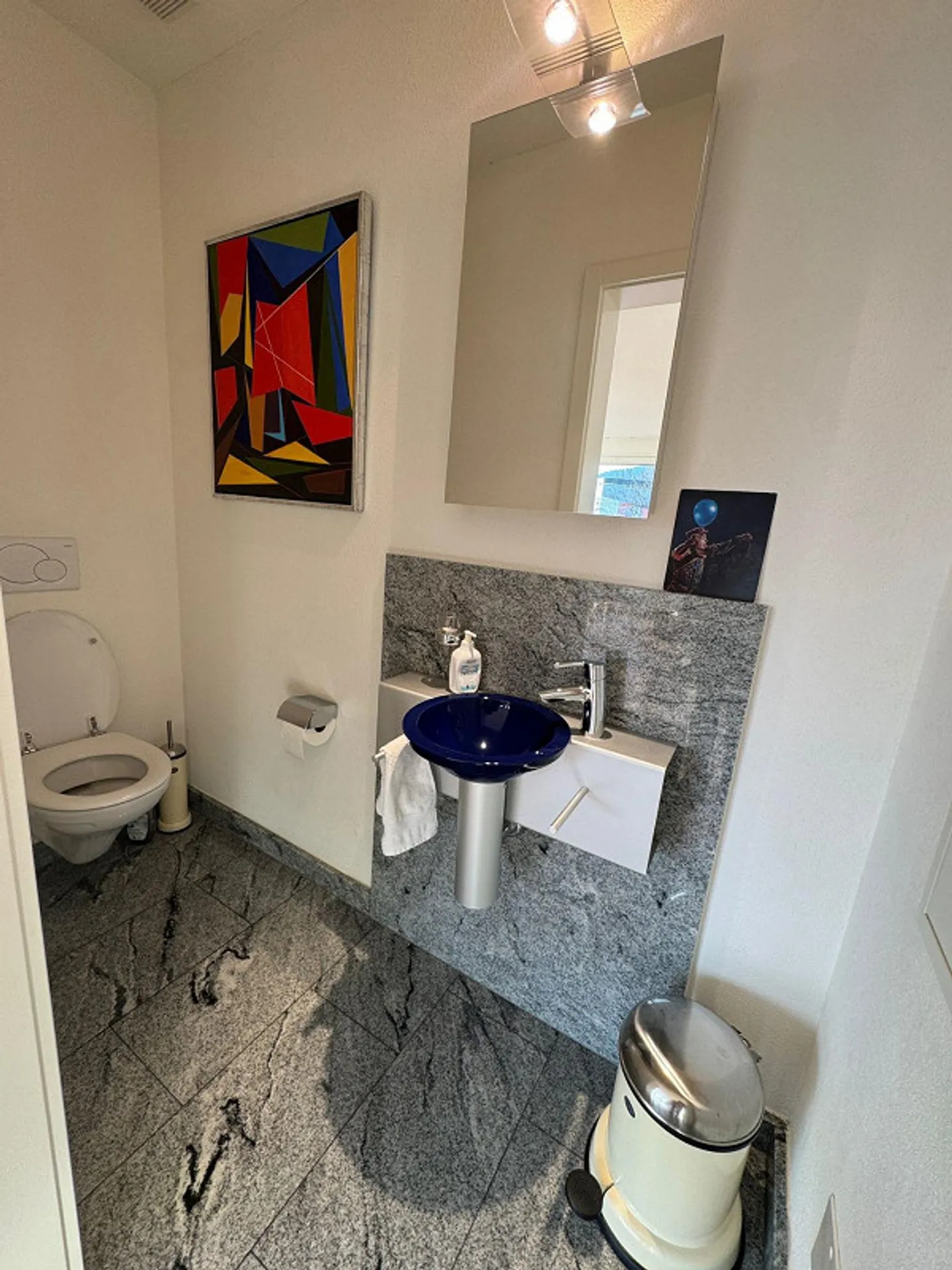 Appartement penthouse spacieux et lumineux de 3,5 pièces avec grande terrasse - Photo 10 sur 13