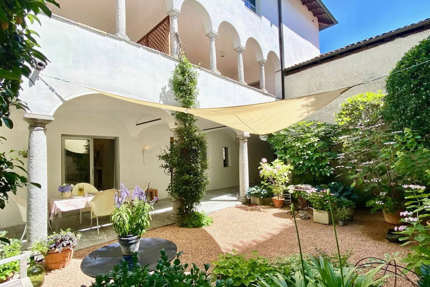 Pure tranquility !!! Restored village palazzo with Mediterranean courtyard & double garage - near Lugano - Photo 6 of 39