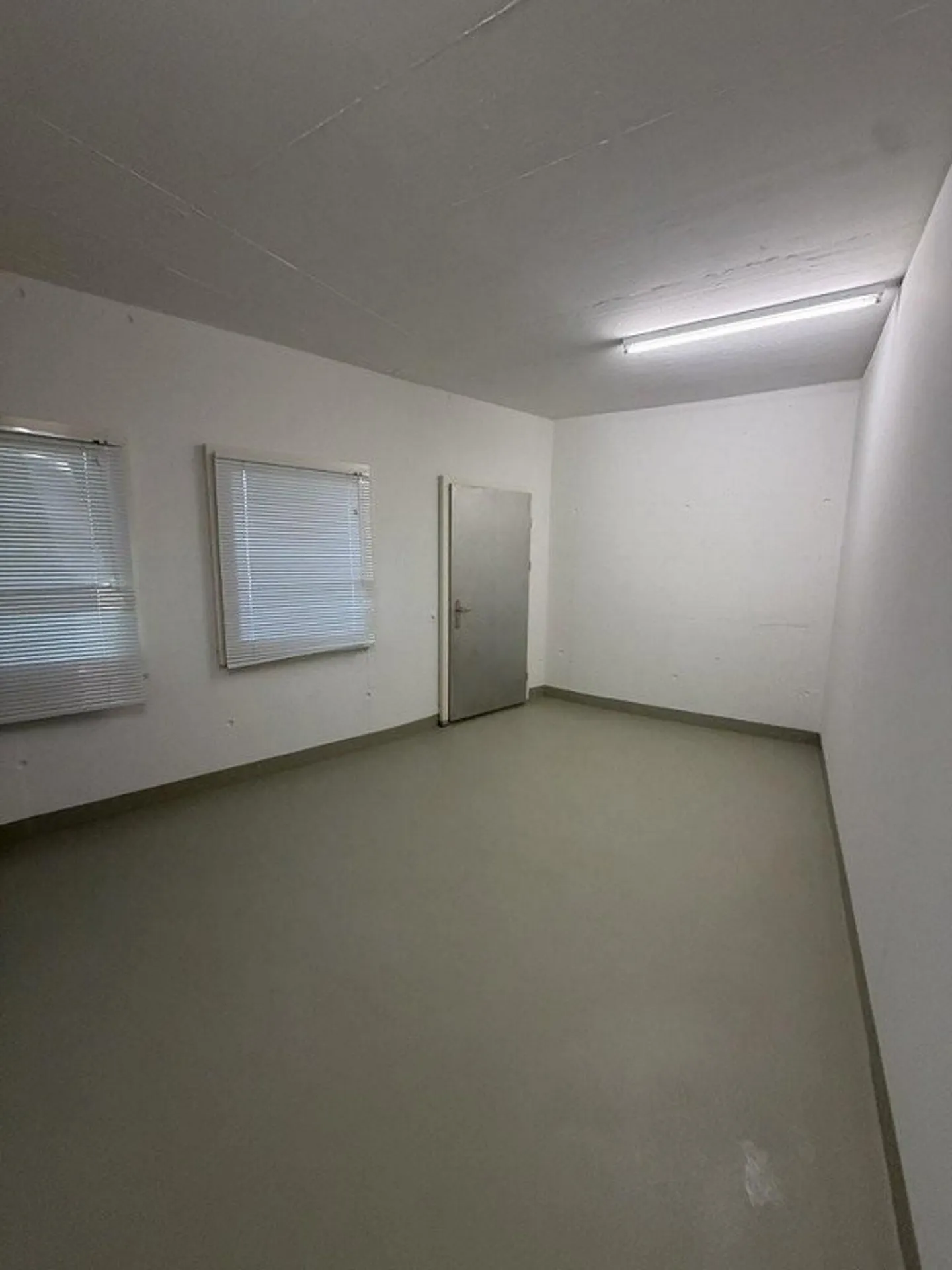 Praktischer Lagerraum in Dierikon - Foto 3 von 5