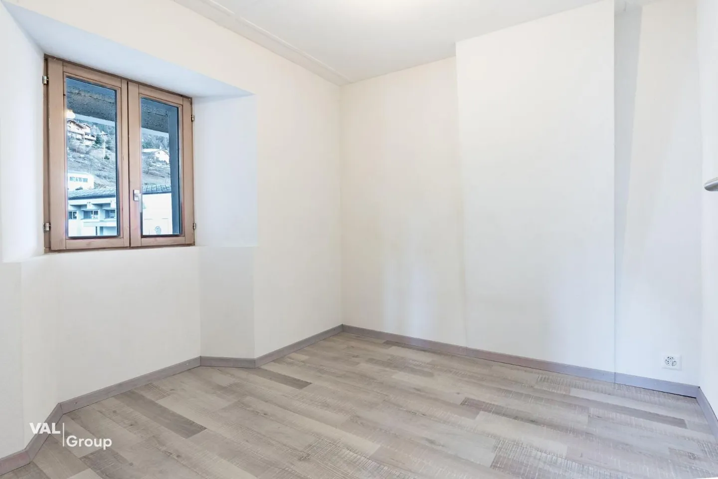 Charming renovated apartment - Photo 6 of 11
