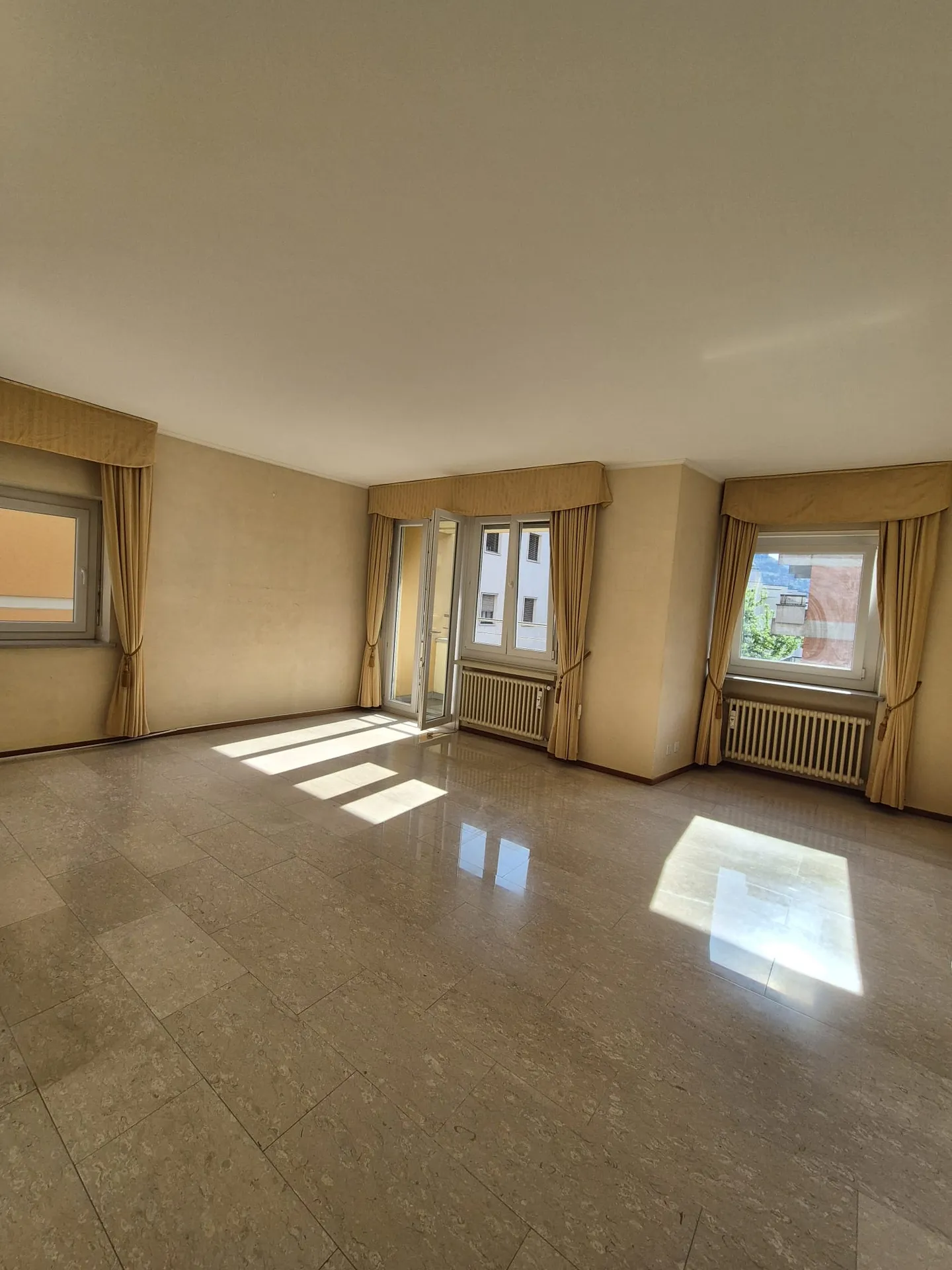 LUGANO CENTRO - UFFICIO CON 4.5 STANZE IN AFFITTO - Foto 5 di 9