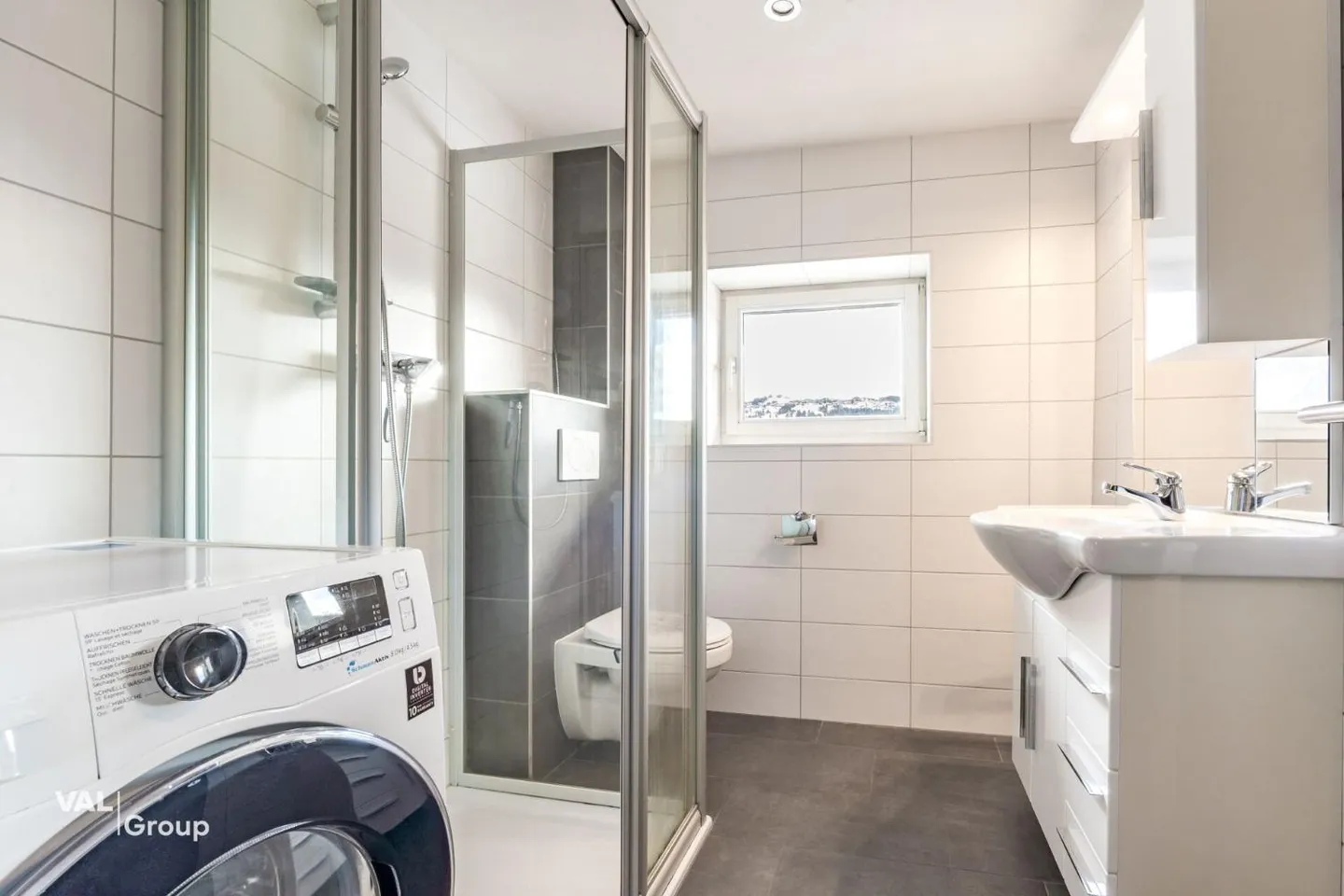 Charming renovated apartment - Photo 8 of 11