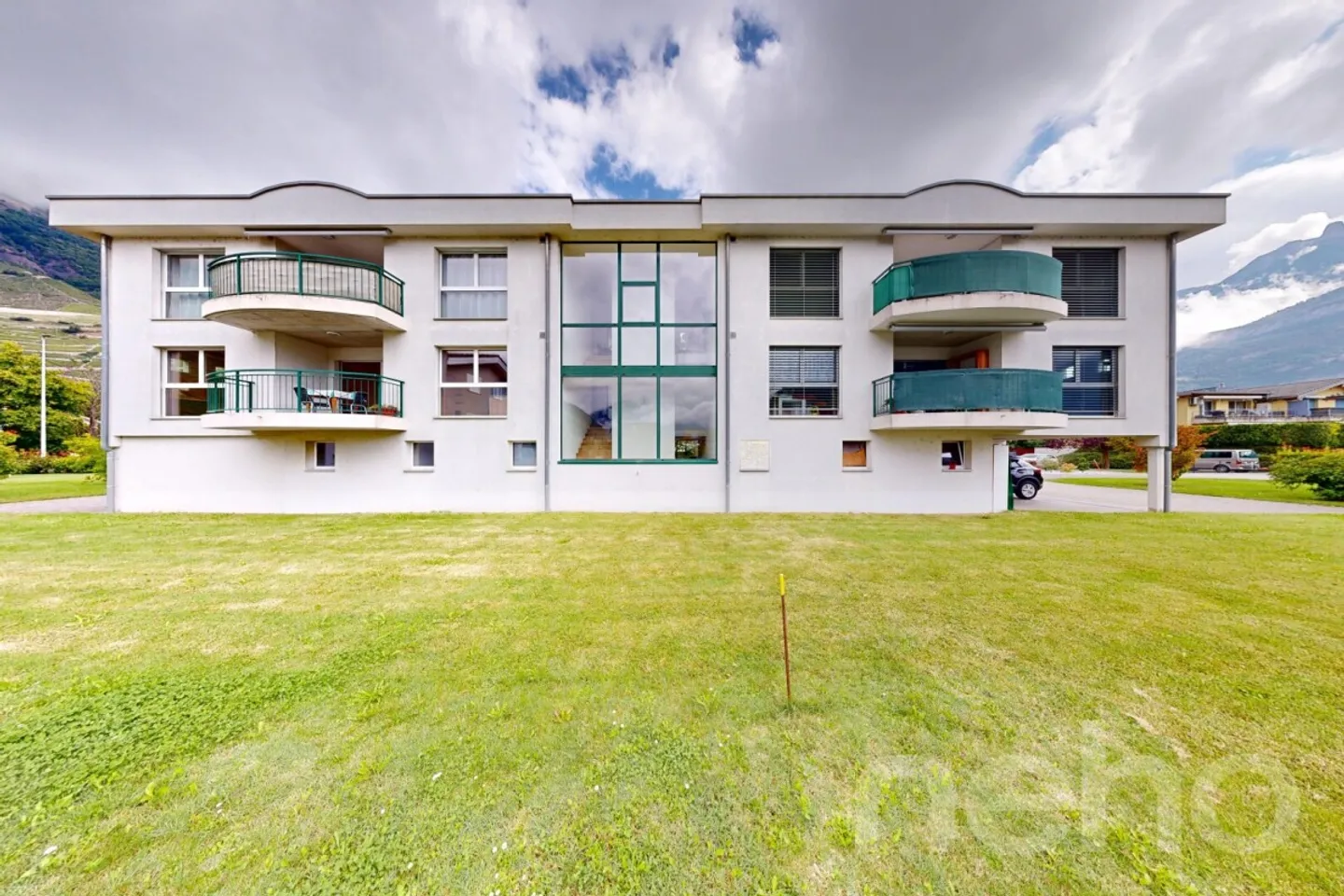 Bright 3-Bedroom Apartment - Photo 3 of 12