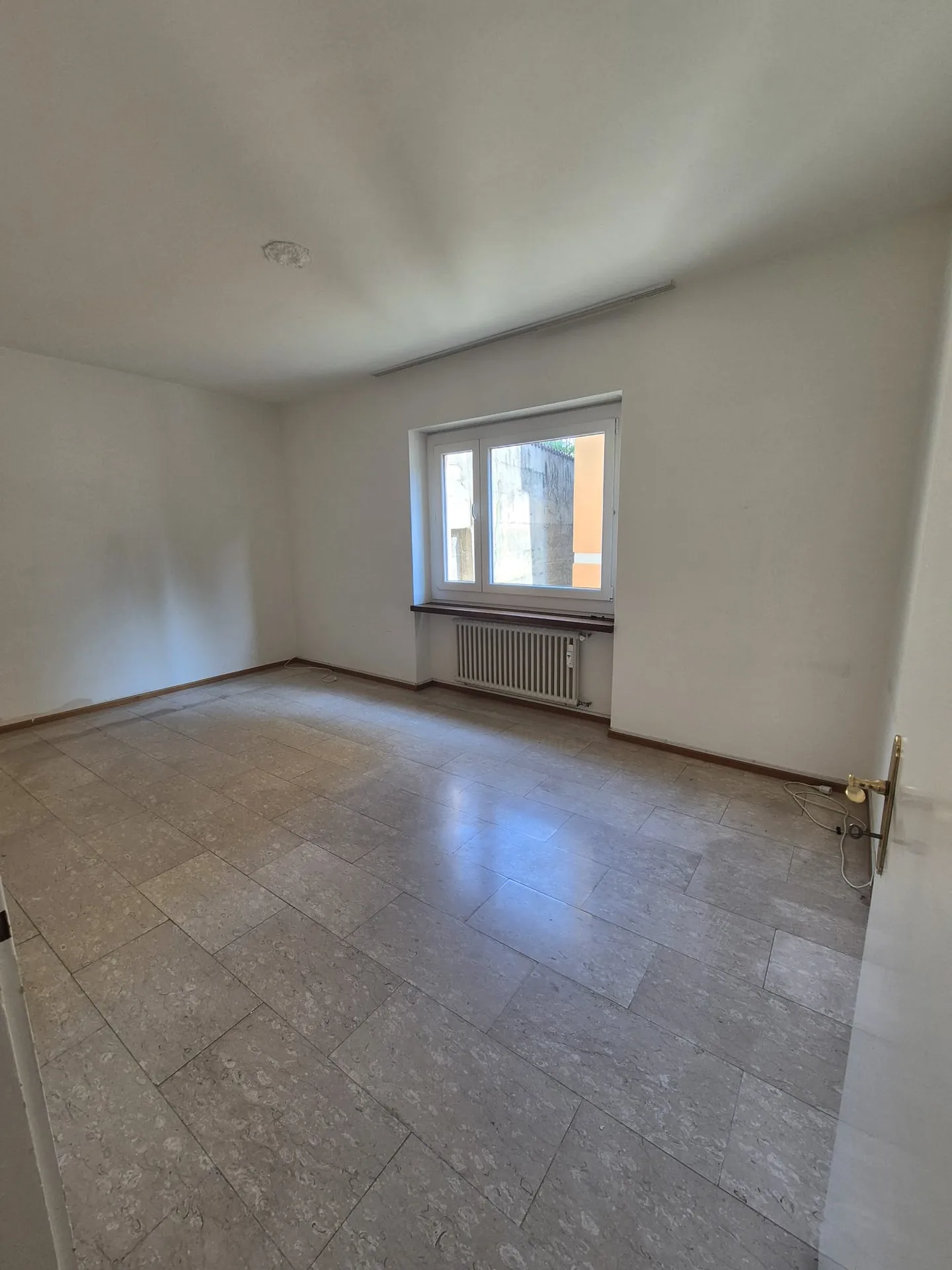 LUGANO CENTRO - UFFICIO CON 4.5 STANZE IN AFFITTO - Foto 6 di 9