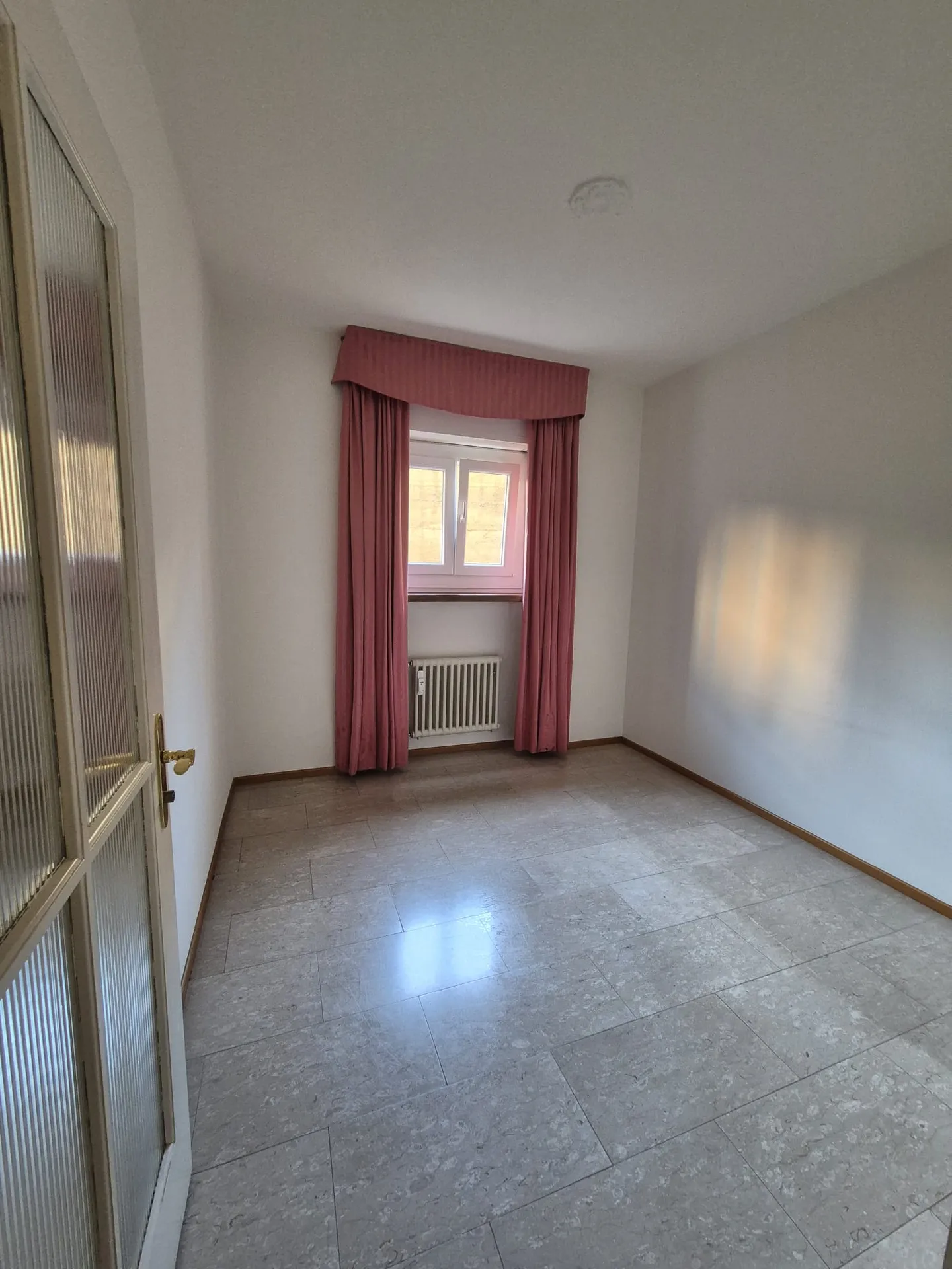 LUGANO CENTRO - UFFICIO CON 4.5 STANZE IN AFFITTO - Foto 7 di 9