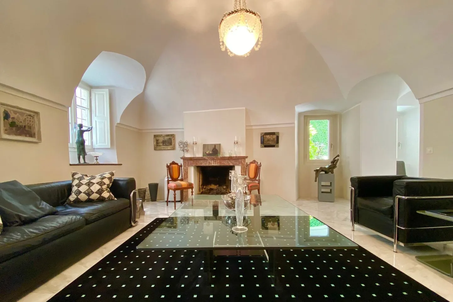 Pure tranquility !!! Restored village palazzo with Mediterranean courtyard & double garage - near Lugano - Photo 2 of 39