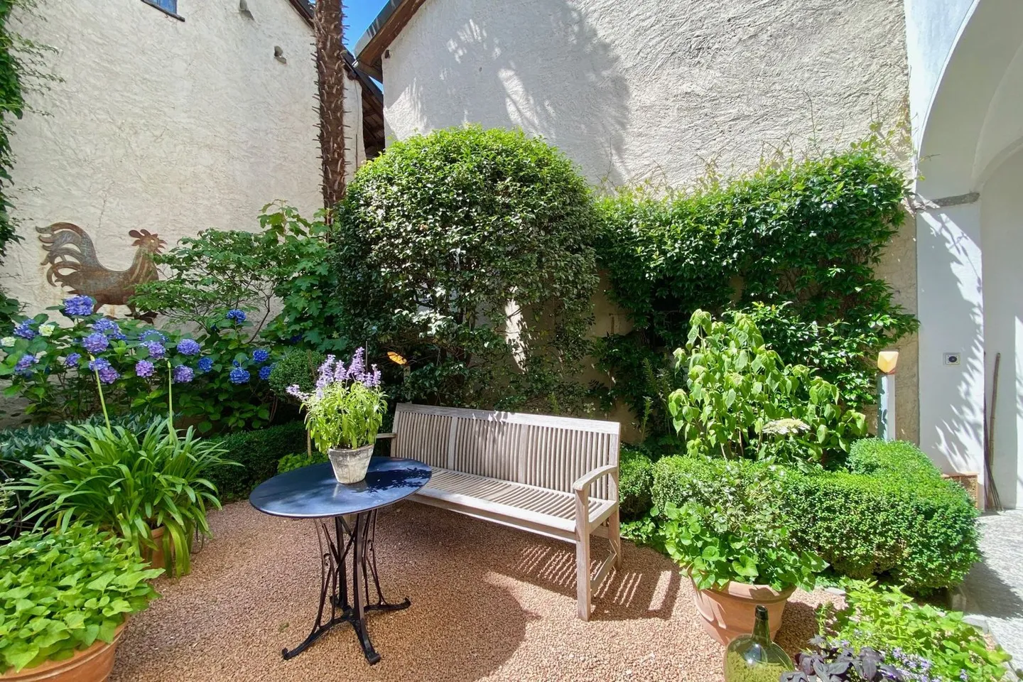 Pure tranquility !!! Restored village palazzo with Mediterranean courtyard & double garage - near Lugano - Photo 5 of 39