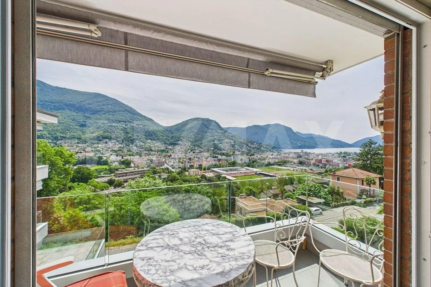 Charmante Wohnung mit Seeblick - Foto 1 von 13