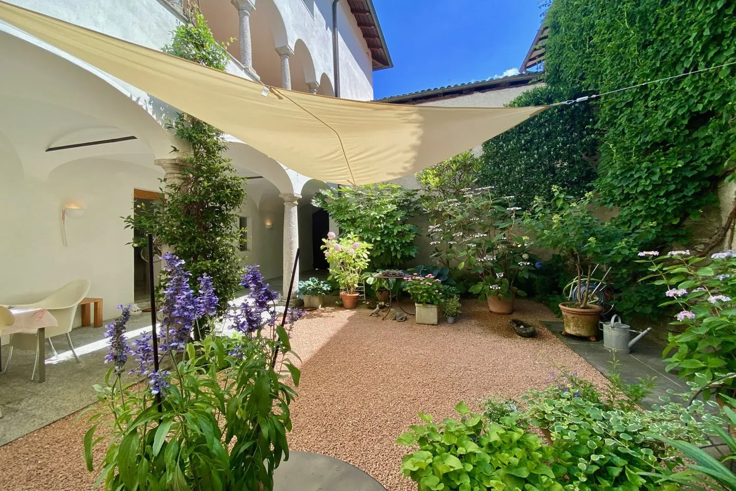 Pure tranquility !!! Restored village palazzo with Mediterranean courtyard & double garage - near Lugano - Photo 13 of 39