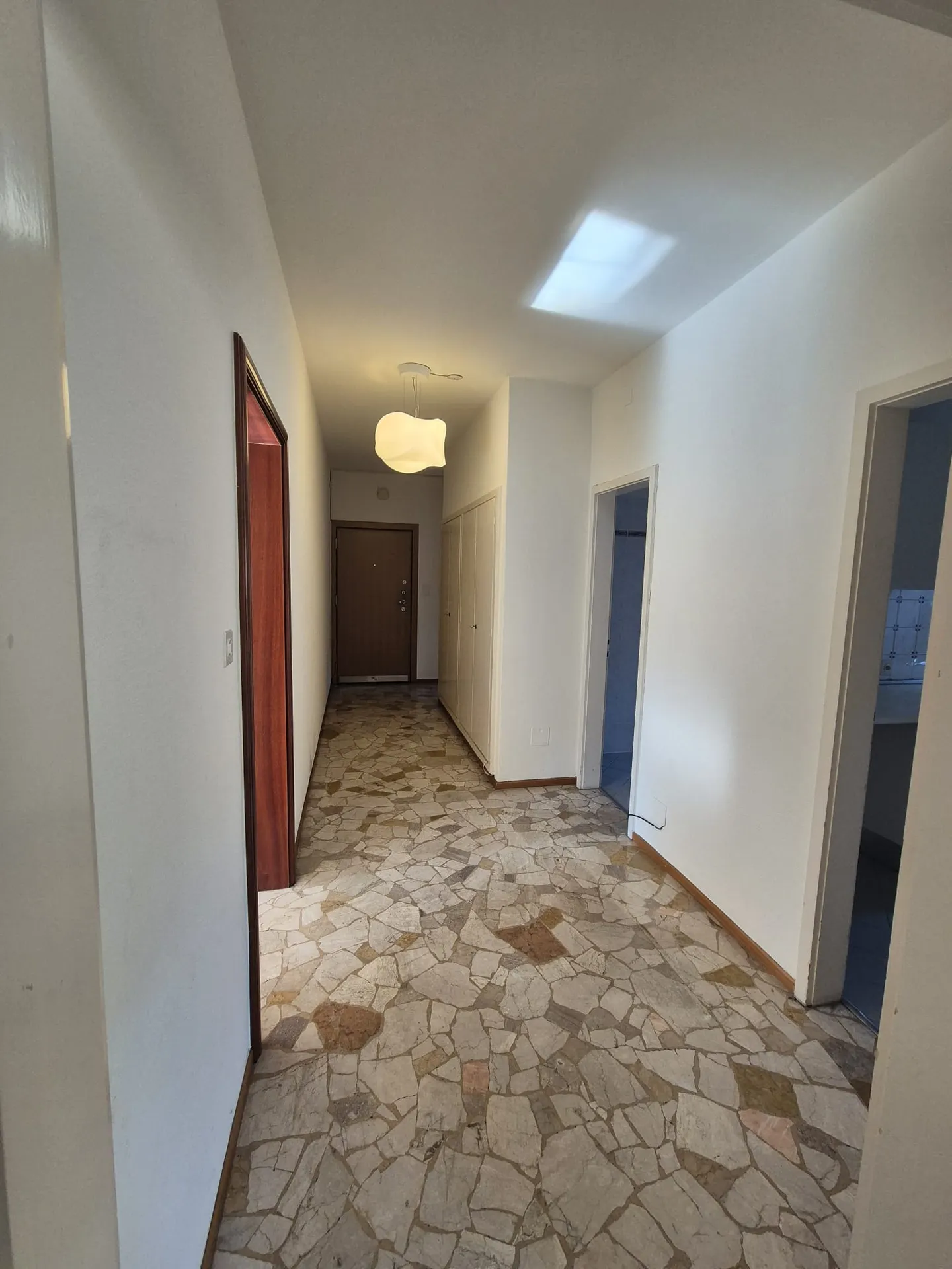 LUGANO CENTRO - UFFICIO CON 4.5 STANZE IN AFFITTO - Foto 3 di 9