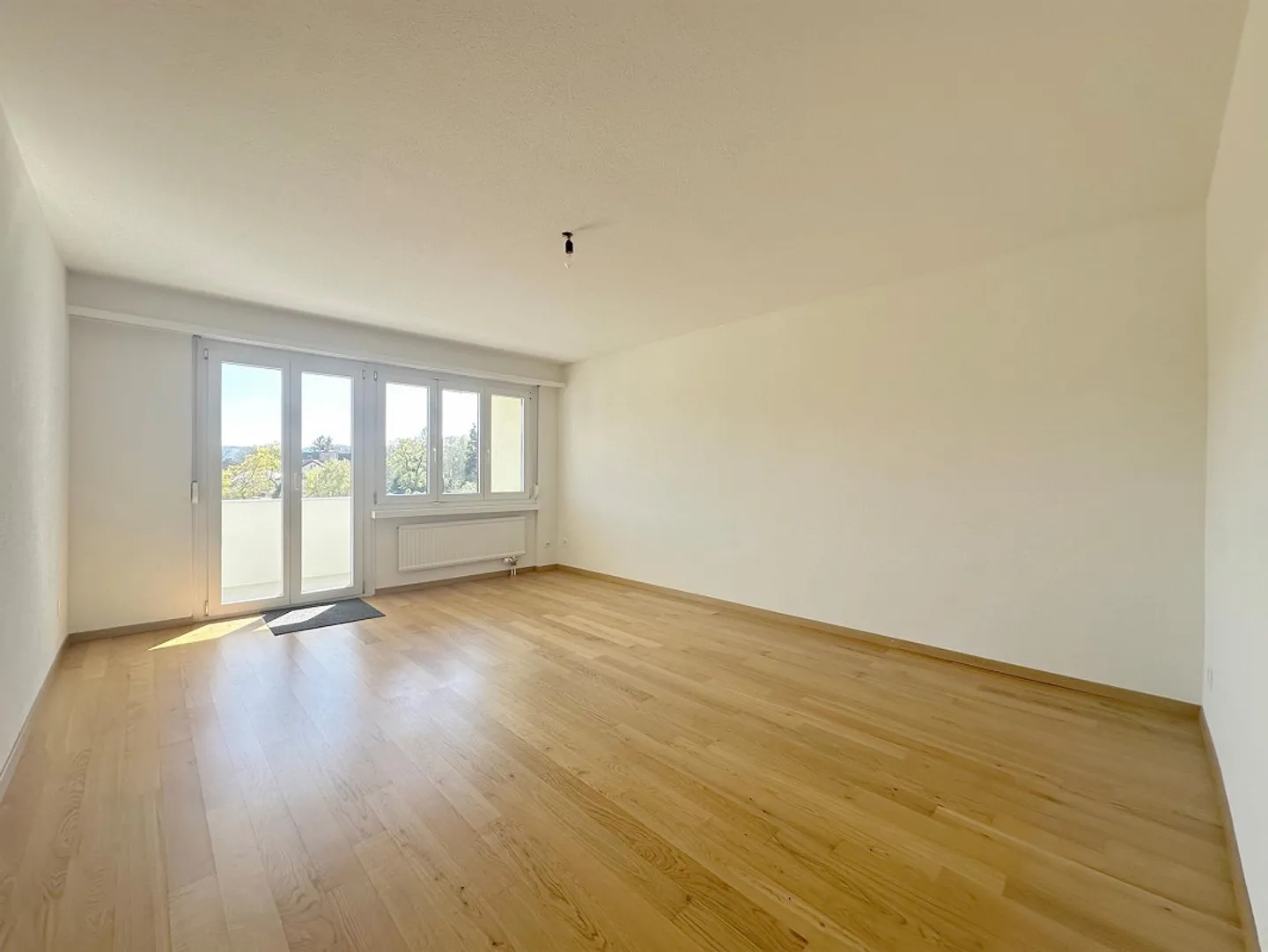 Your new home in the heart of district 7! - Photo 4 of 12