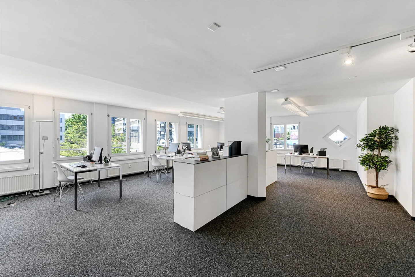 Espace de bureau attrayant dans un emplacement central - Photo 1 sur 10