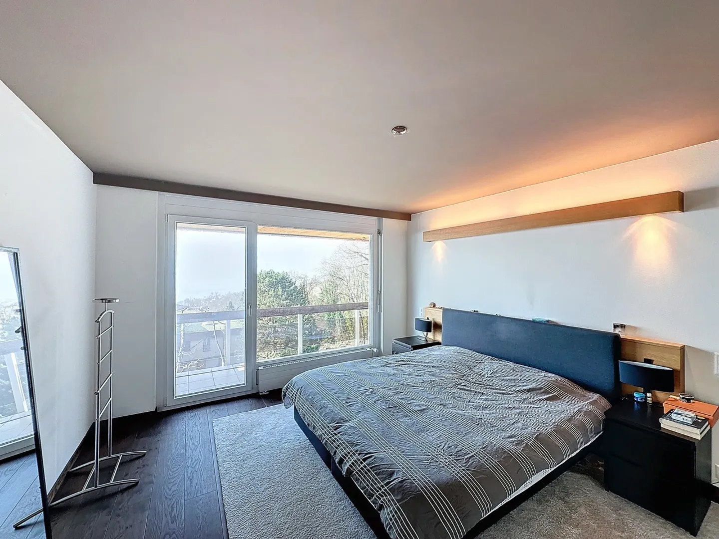 Appartement Magnifique avec Vue Lac - Photo 4 sur 9