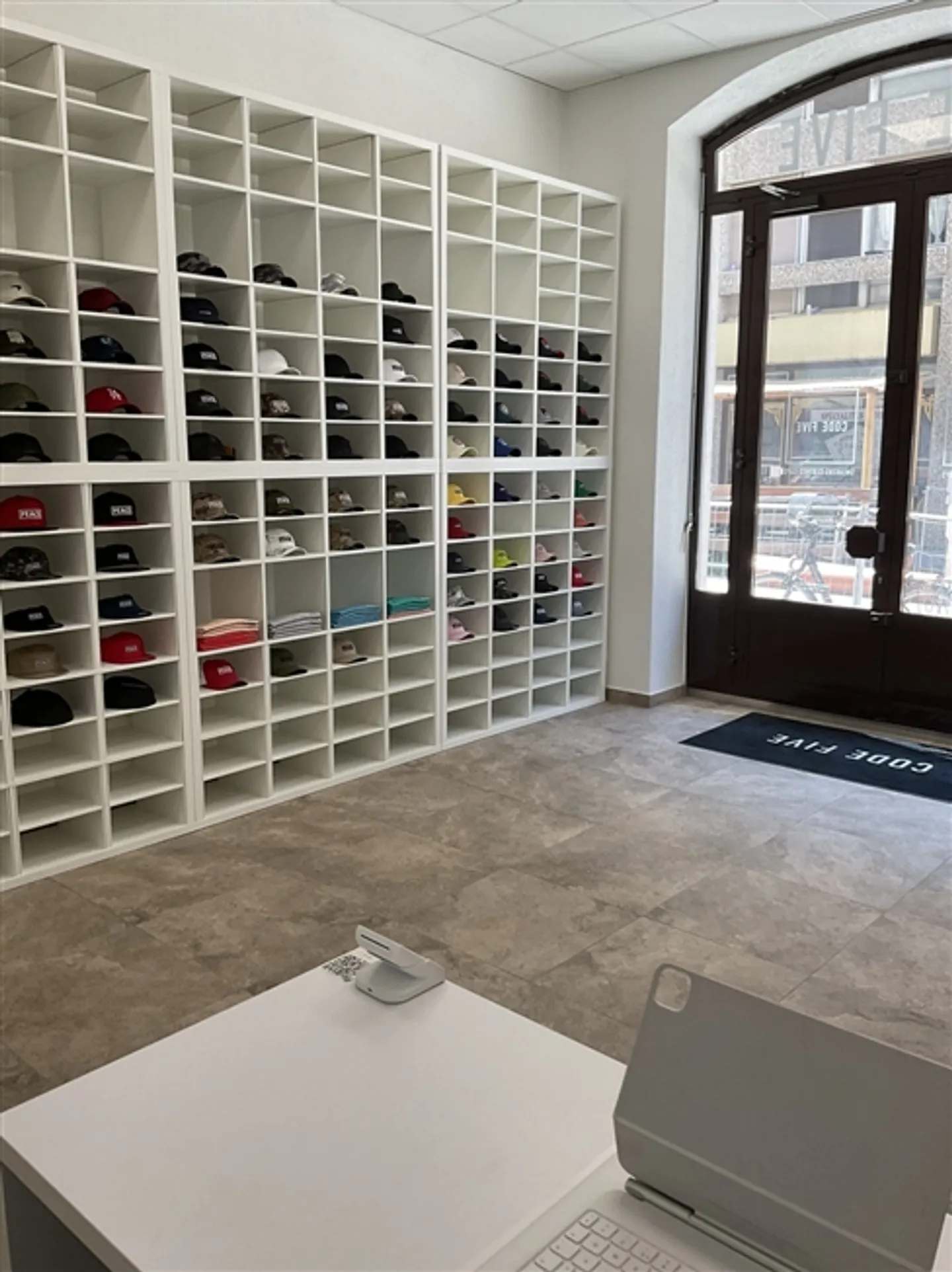 Passage à louer près du lac - Photo 1 sur 6